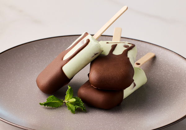 Mint Chocolate Chip Greek Yogurt Popsicles