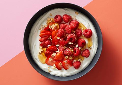 Berry-Oatmeal Yogurt Bowl
